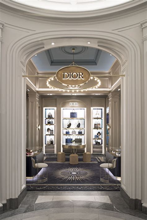 where is dior store located.